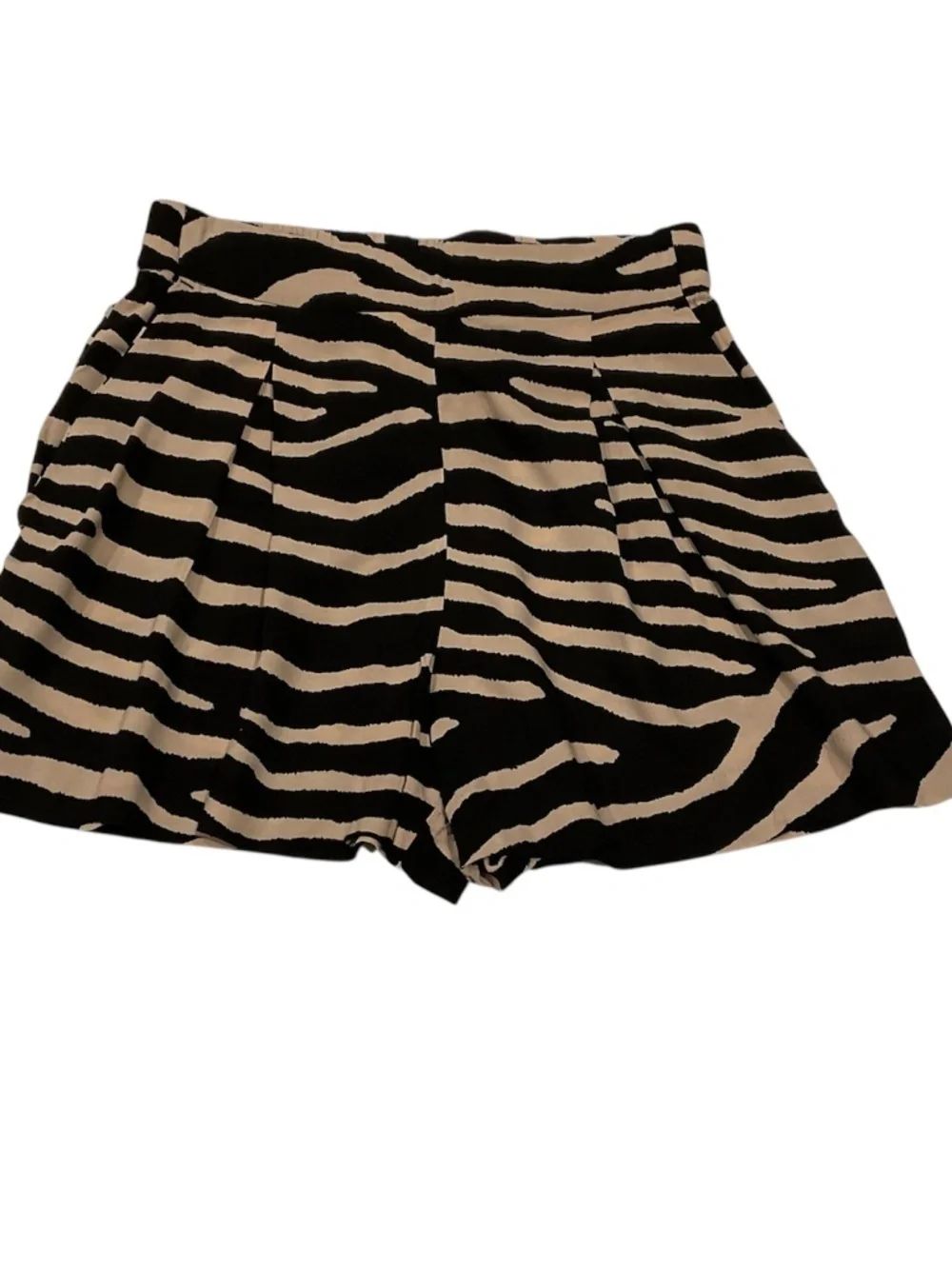 H&M Zebra Print High-Waisted Pleated Shorts Sz 4 Cream Black Boho Chic Mob Wife